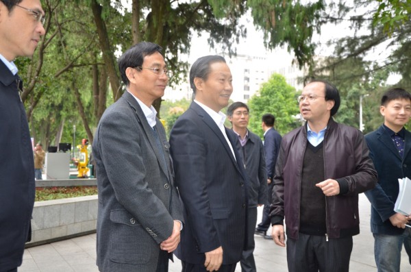 广西壮族自治区党委书记彭清华视察888电子游戏项目1-a37f09d4-e0ac-47e8-bfa6-c034160d9f20.jpg