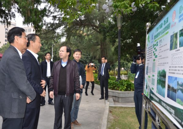 广西壮族自治区党委书记彭清华视察888电子游戏项目2-ae109b09-67cc-4f3a-ba91-8f21b56ba4c6.jpg