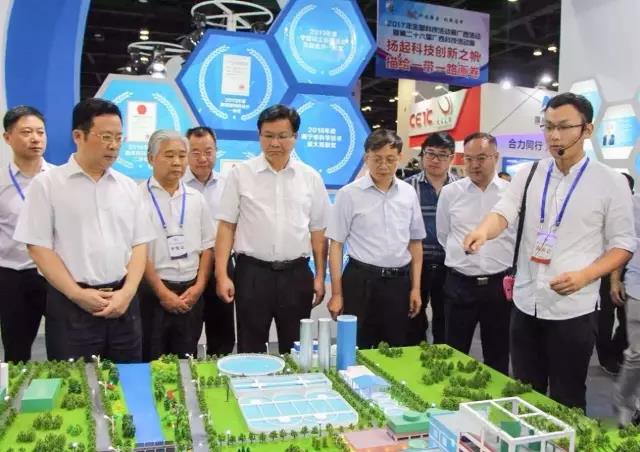1542695051286514.jpg 广西壮族自治区党委副书记侯开国(右三),,,,,,,广西壮族自治区副主席黄日波(前排左三),,,,,,,广西科技厅党组书记、厅长曹坤华(右二)等向导莅临888电子游戏展位,,,,,,,详细相识公司立异生长成绩。
。。
。。。。。-8f874aef-46b2-4f0a-84f4-012aa3be66a7.jpg